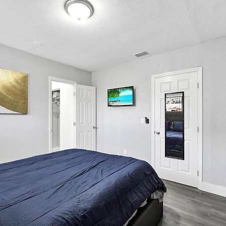 Newly Renovated/Near Sunny Isles Beach/Fre-Parking Норт Маями Бийч Екстериор снимка