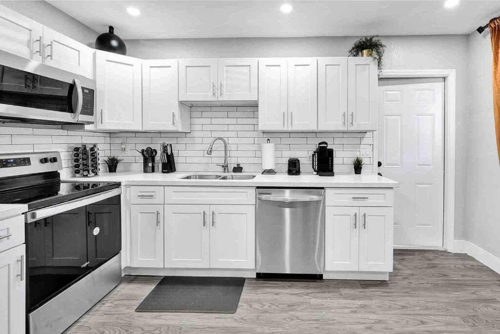 Newly Renovated/Near Sunny Isles Beach/Fre-Parking Норт Маями Бийч Екстериор снимка